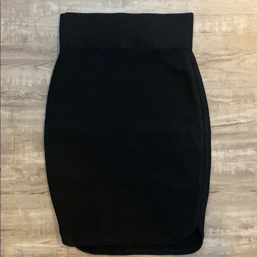 LAST CHANCE: Ted Baker London Black Pencil Skirt